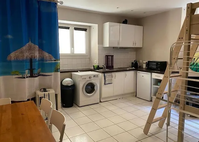 Studio A Moins De 10 M De La Plage Et Au Coeur Du Centre Apartment