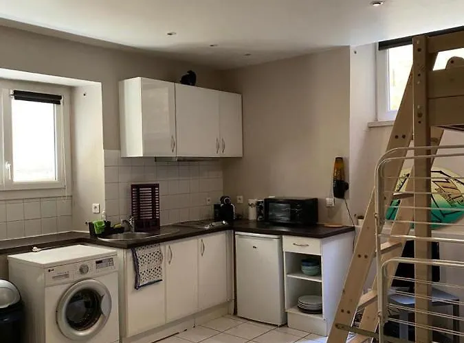 Studio A Moins De 10 M De La Plage Et Au Coeur Du Centre Apartment *
